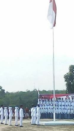 Kapolsek Kuwus Ikuti Upara Penurunan Bendera Peringati HUT RI Ke-74