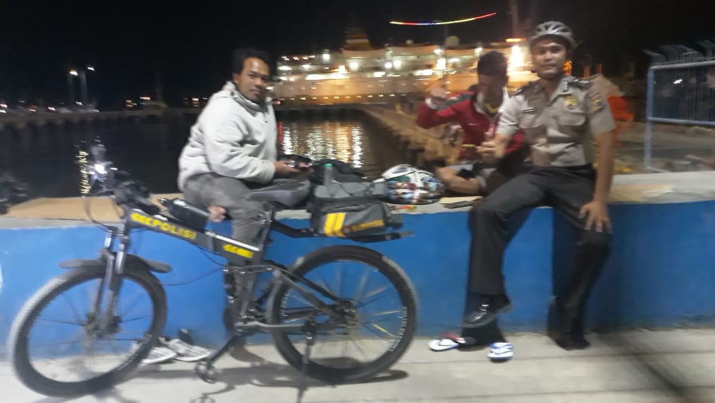 Patroli Sepeda Rutin, Anggota KP3 Laut Himbau Remaja Tak Konsumsi Miras