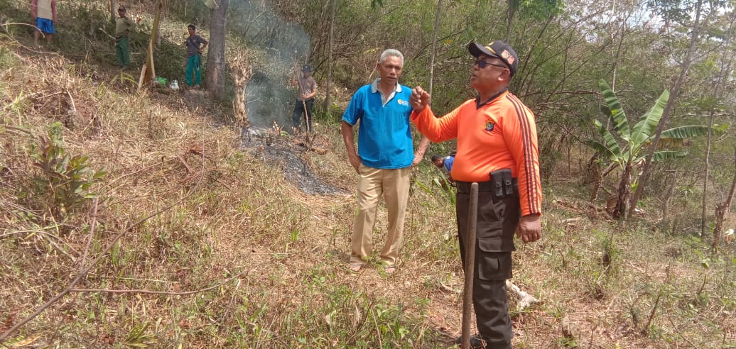 Sat Samapta Polres Mabar Bantu Bersihkan Tanah Bakal Bangunan Pondok Kamtibmas