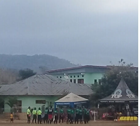Bhabinkamtibmas Amankan Turname Bola Antar Kampung Se-Kecamatan Mbeliling