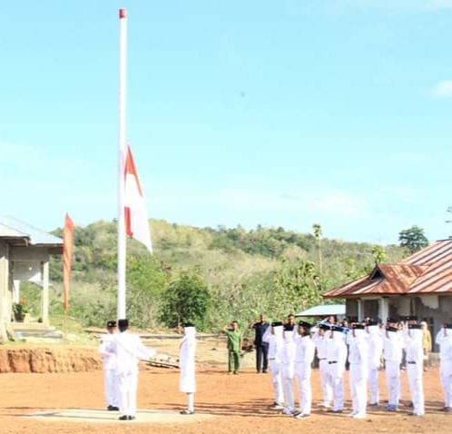Kapolsek Komodo Ikuti Upacara Penurunan Bendera Tingkat Kecamatan Komodo