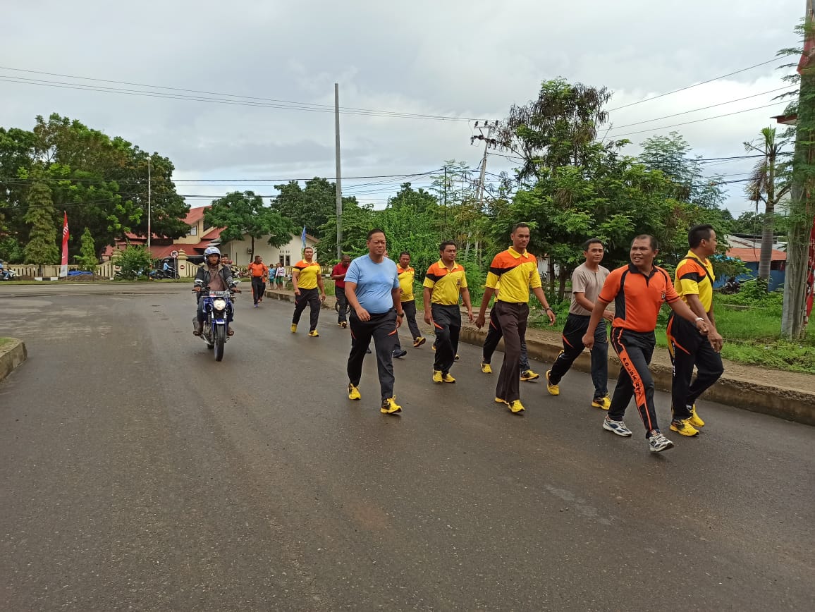 Budayakan Olahraga, Kapolres Mabar Pimpin Lari Pagi Bersama Anggotanya